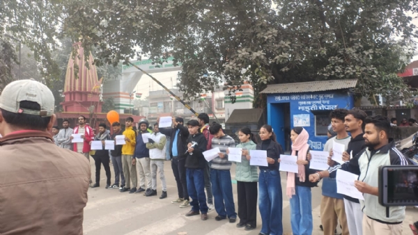 अररिया फोटो:प्रदर्शन करते प्रदर्शनकारी