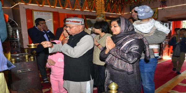 राज्यपाल ने जाखू मंदिर में की पूजा-अर्चना
