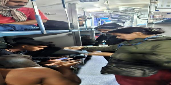 खड़गपुर मंडल में विशेष टिकट जांच अभियान, डेढ़ लाख से अधिक जुर्माना वसूला