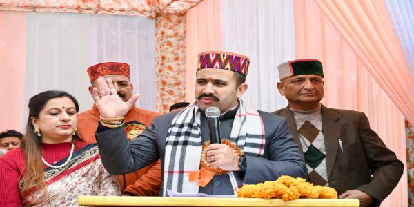 ग्राम पंचायतों को सशक्त बनाना सरकार की प्राथमिकता: विक्रमादित्य सिंह