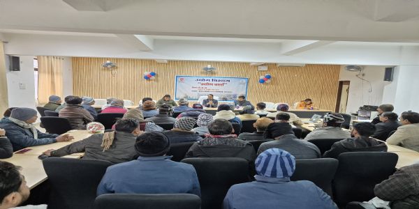 जिलाधिकारी ने उद्यमियों के साथ की बैठक