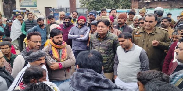 हत्या के मामले में पांच लोगों के खिलाफ मुकदमा दर्ज