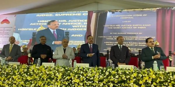 उच्चतम न्यायालय के मुख्य न्यायाधीश सूर्यकांत पटना हाईकोर्ट के 302 करोड़ के प्रोजेक्ट की आधारशीला रखते हुए उच्चतम न्यायालय के मुख्य न्यायाधीश सूर्यकांत पटना हाईकोर्ट के 302 करोड़ के प्रोजेक्ट की आधारशीला रखते हुए