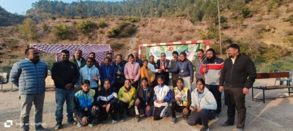 पैठणी में आयोजित हॉकी प्रतियोगिता की विजेता टीम पैठणी में आयोजित हॉकी प्रतियोगिता की विजेता टीम