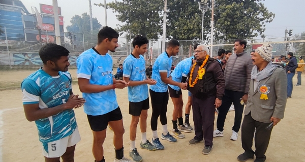 मुनेश्वर मिश्रा परिचय करते मुनेश्वर मिश्रा परिचय करते