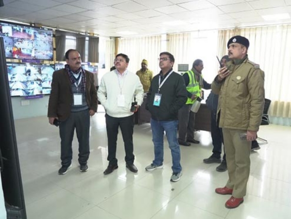 जायजा लेते डीआरएम