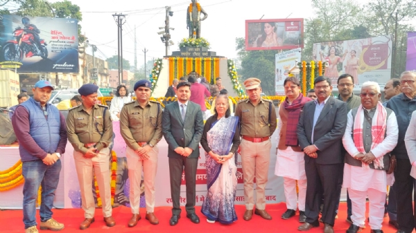 श्रद्धांजलि सभा मे मौजूद अधिकारी गण
