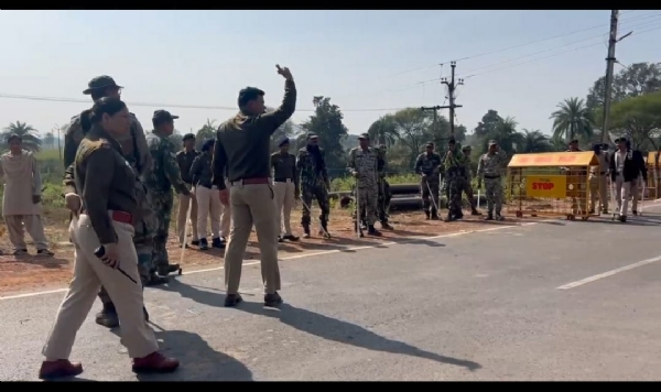 खनन परियोजना के खिलाफ जनआंदोलन को देखते जिला पुलिस बल की तैनाती खनन परियोजना के खिलाफ जनआंदोलन को देखते जिला पुलिस बल की तैनाती