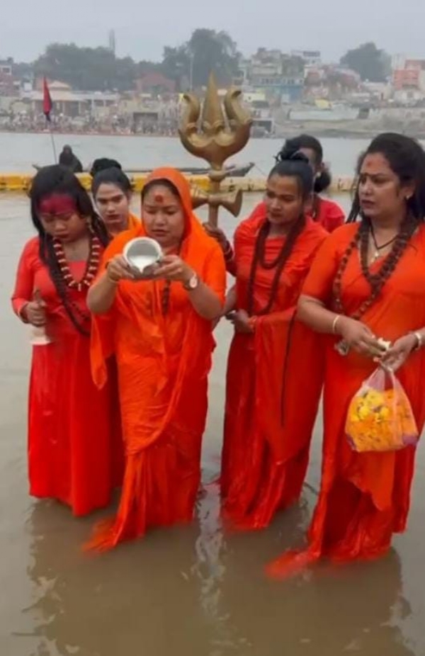 सनातनी किन्नर अखाड़े का छाया चित्र सनातनी किन्नर अखाड़े का छाया चित्र