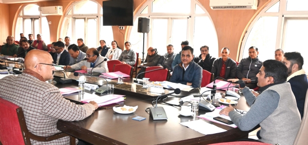 बैठक की अध्यक्षता करते हुए विधायक चंद्रशेखर।