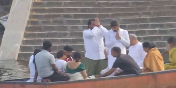 पुणे में दो नदियों के संगम में उपमुख्यमंत्री अजीत पवार की अस्थियां विसर्जित