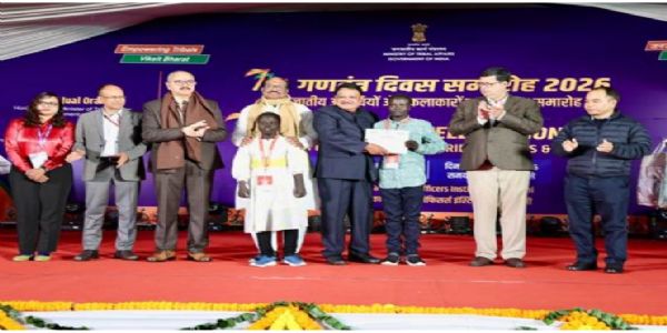 जनजातीय समाज की राष्ट्रीय भागीदारी सुनिश्चित करने के लिए सरकार प्रतिबद्ध: जुएल ओराम