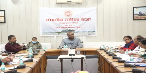 सभी जिला कलेक्टर्स चिकित्सालयों की सतत निरीक्षण करें : संभागायुक्त सिंह