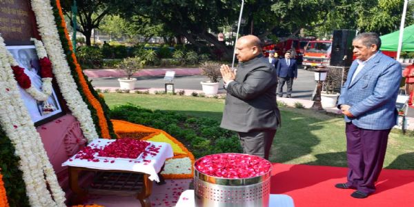 विजेंद्र गुप्ता ने गांधीजी की पुण्यतिथि पर श्रद्धांजलि अर्पित की