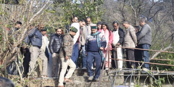 पठानिया ने सुधेड़ में बारिश से हुए नुकसान का लिया जायजा, अधिकारियों को दिए निर्देश