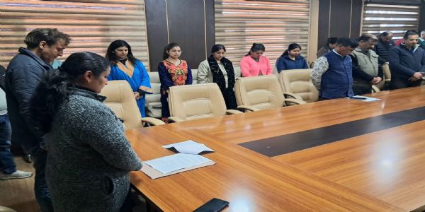 शहीदी दिवस के अवसर पर उपायुक्त कार्यालय में रखा दो मिनट का मौन