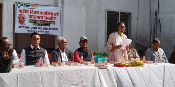 निबंध प्रतियोगिता और गांधी एवं उनके आदर्श विषय पर कार्यशाला आयोजित