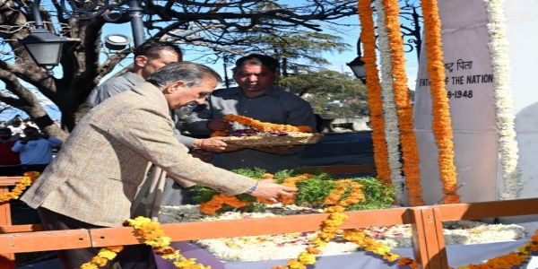 शहीद दिवस पर मुख्यमंत्री ने अर्पित की महात्मा गांधी को श्रद्धांजलि