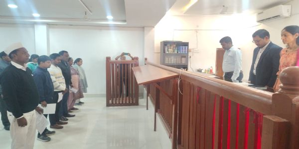 एमसीबी : कलेक्टर न्यायालय में दो मिनट का मौन, अमर शहीदों को दी गई भावभीनी श्रद्धांजलि