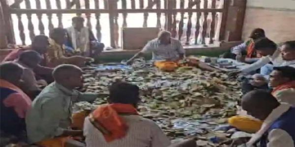 दंतेश्वरी मंदिर की नाै दान पेटियों से 19 लाख से अधिक रूपये व सोने-चांदी के आभूषण मिले