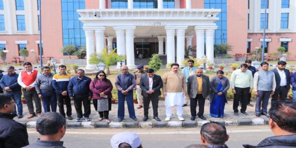 विधानसभा में शहीद दिवस पर महात्मा गांधी को दी गई श्रद्धांजलि