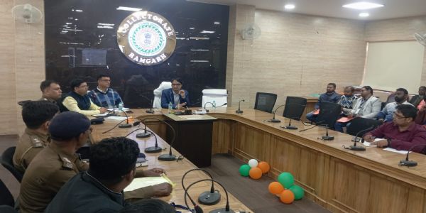 चुनाव को लेकर सेक्टर पदाधिकारी और कर्मियों को दिया गया प्रशिक्षण