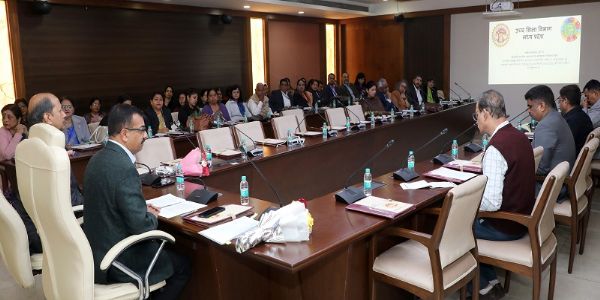 शैक्षणिक संस्थानों में मानसिक स्वास्थ्य से संबंधित हेल्पलाइन नंबर अनिवार्य रूप से करें प्रदर्शित: अनुपम राजन