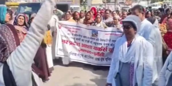 आशा कार्यकत्रियों की हुंकार, दो हजार में दम नहीं और 20 हजार से कम नहीं