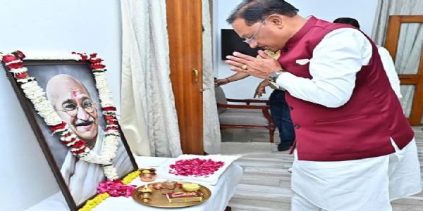 मुख्यमंत्री साय ने महात्मा गांधी की पुण्यतिथि पर उन्हें किया नमन