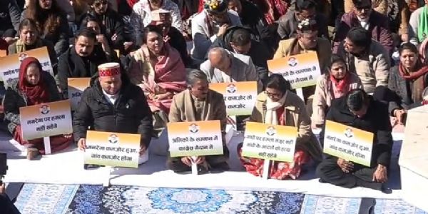 मनरेगा में बदलाव पर कांग्रेस का विरोध, गांधी प्रतिमा के सामने मुख्यमंत्री सुक्खू सहित पार्टी नेताओं का उपवास