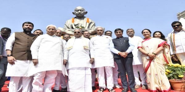 महात्मा गांधी की पुण्य तिथि पर सिद्धारमैया का ऐलान, छह हजार पंचायताें काे गांधी के नाम पर करेगी राज्य सरकार