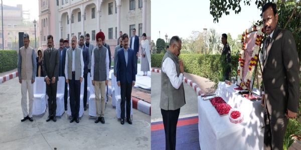 पुलिस मुख्यालय में राष्ट्रपिता महात्मा गांधी की पुण्यतिथि पर श्रद्धांजलि अर्पित