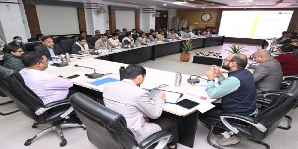 इंदौरः समय-सीमा में राजस्व प्रकरण निराकृत नहीं करने वाले अधिकारियों पर होगी कार्रवाई