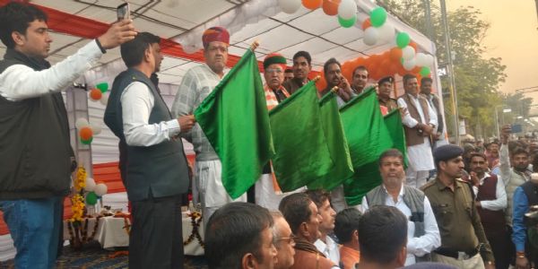 श्रीगंगानगर-हजूर साहिब नांदेड़ रेल काे केंद्रीय मंत्री अर्जुन राम और खाद्य मंत्री सुमित गोदारा ने हरी झंडी दिखायी