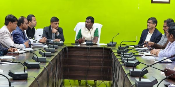 उपायुक्त ने की निगम चुनाव कार्यों की समीक्षा, दिया निर्देश