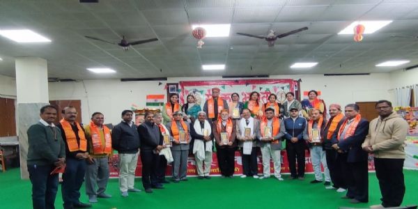 काव्य गोष्ठी में संविधान पर की चर्चा