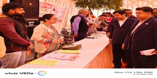 प्रभारी सचिव ने स्पर्श कार्यक्रम के तहत स्कूली बच्चों को गुड टच–बैड टच की जानकारी दी