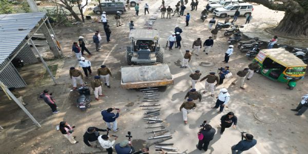 मोडिफाइड साइलेंसर और प्रेशर हॉर्न पर चला रांची पुलिस का बुलडोजर, किया नष्ट