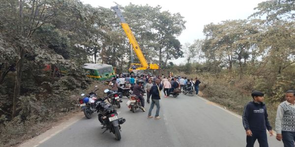 सोनभद्र: रेणुकूट–बीजपुर मार्ग पर 26 घंटे से महाजाम, हालात और बिगड़े