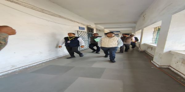 नगर निकाय चुनाव को लेकर डीसी ने स्ट्रांग रूम का किया निरीक्षण