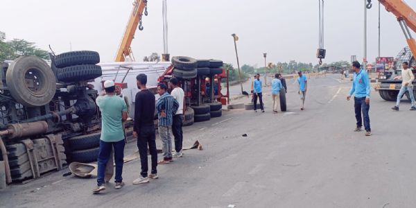 (अपडेट) झाबुआ: एलपीजी से भरा टैंकर पलटा, समन्वय एवं सतर्कता के परिणामस्वरूप संभावित आपदा टली