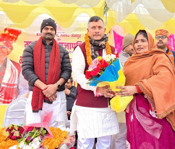 प्रजापति समाज की महिलाओं द्वारा बीजेपी जिलाध्यक्ष अजीत प्रजापति का स्वागत करते हुए