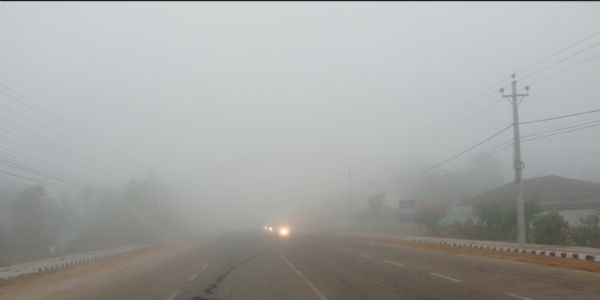नेपाल के मैदानी इलाके में कोहरा