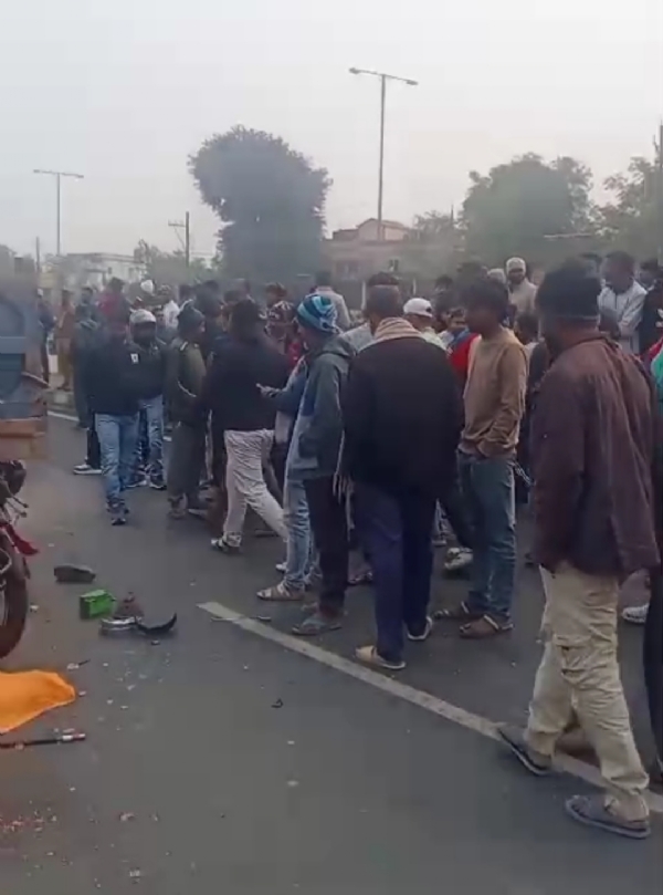 एनएच-33 पर भीषण सड़क हादसा, ट्रैक्टर से टकराई बुलेट, युवक की मौत