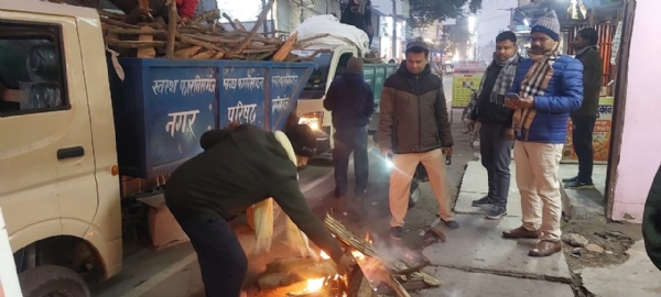 अररिया फोटो:नगर परिषद की ओर से अलाव