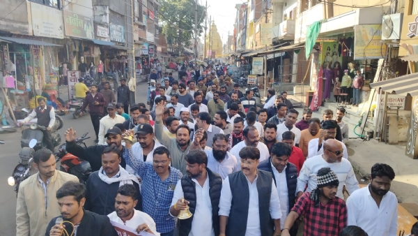 मंत्री निवास में कांग्रेस की रैली जाती हुई