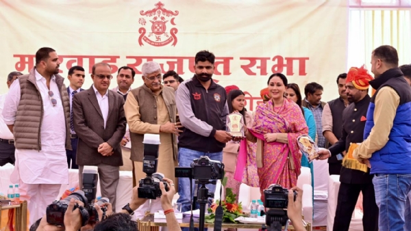 जोधपुर में प्रदेश स्तरीय महिला उद्यमी सम्मेलन, उपमुख्यमंत्री दीया कुमारी ने महिलाओं को किया सम्मानित जोधपुर में प्रदेश स्तरीय महिला उद्यमी सम्मेलन, उपमुख्यमंत्री दीया कुमारी ने महिलाओं को किया सम्मानित