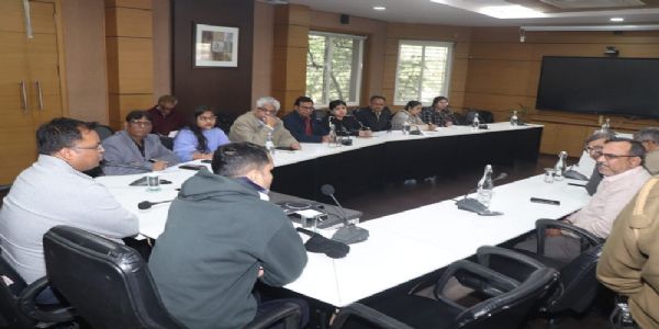 कोलकाता-दिल्ली की टीम के साथ कलेक्टर की बैठक कोलकाता-दिल्ली की टीम के साथ कलेक्टर की बैठक