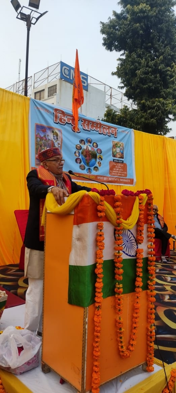 हिन्दू सम्मेलन को सम्बोधित करते स्वांत रंजन