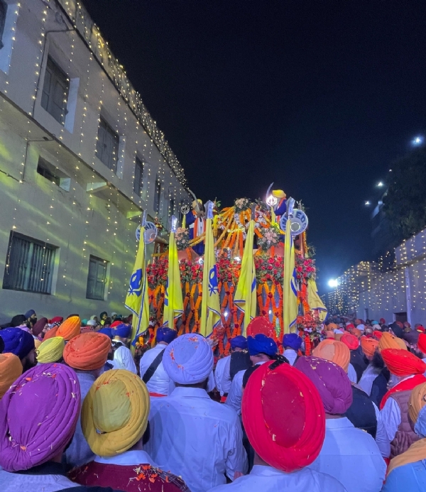 जमशेदपुर में गुरु गोबिंद सिंह का प्रकाश पर्व श्रद्धा और उत्साह के साथ संपन्न, नगर कीर्तन में उमड़ा जनसैलाब